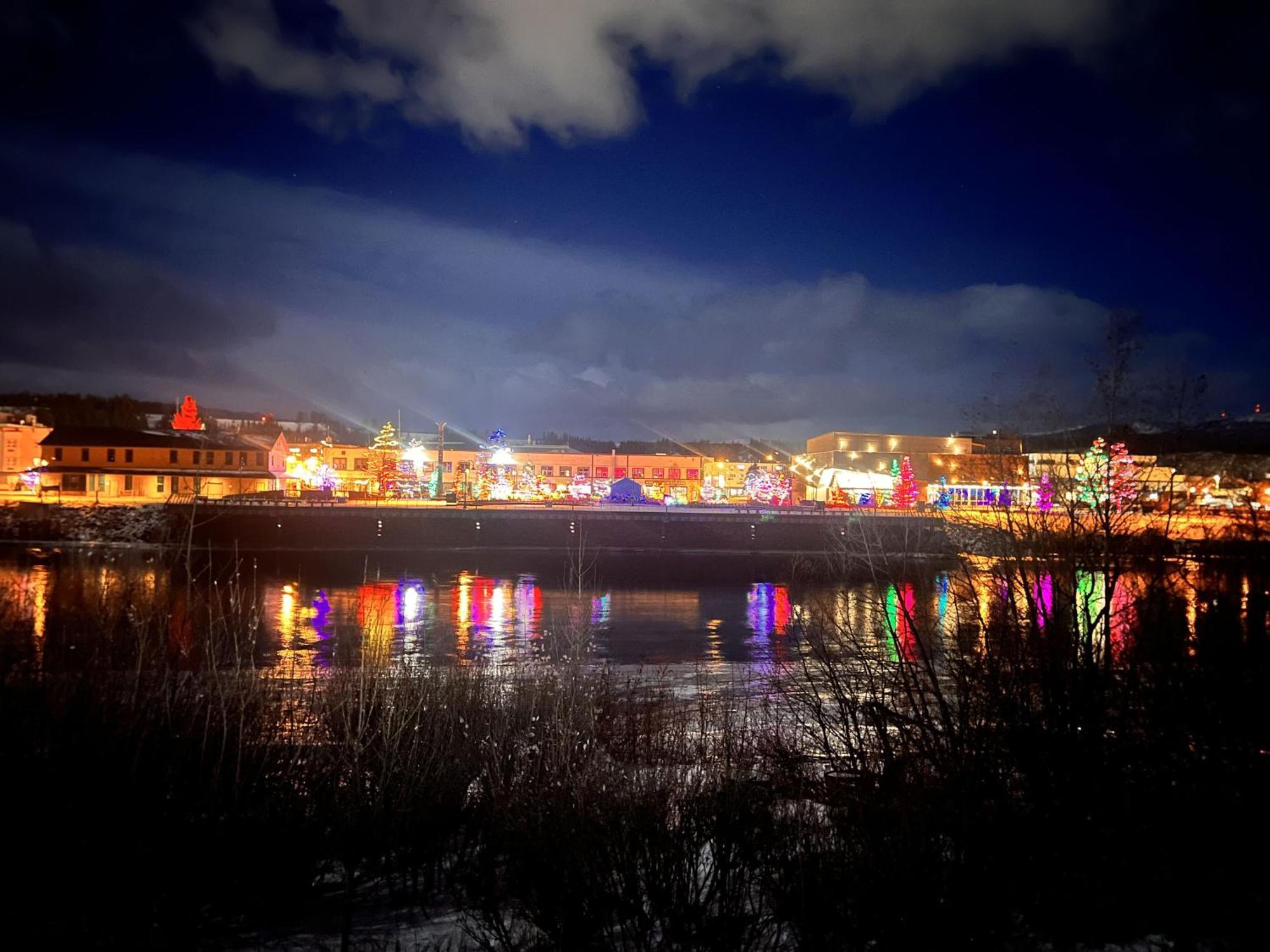 Whitehorse Home On The River Екстериор снимка